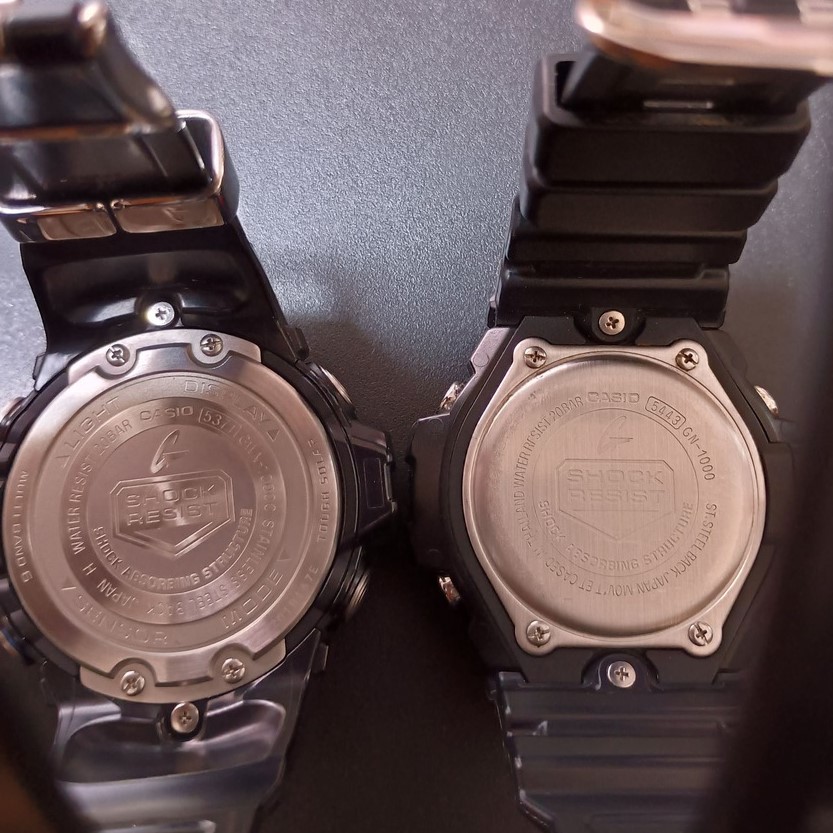 カシオ ガルフマスター CASIO G-SHOCK MASTER OF G-SEA GWN-1000C-1AJFトリプルセンサーとGN-1000B-1AJFツインセンサーペプシカラー比較06裏蓋